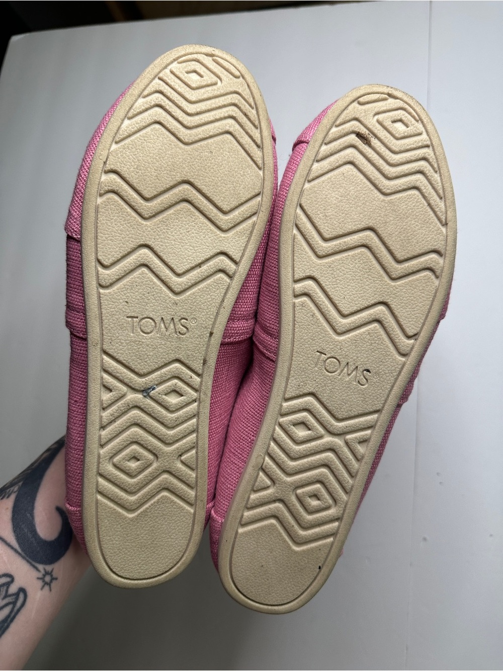 TOMS Women's Slip-On Canvas Shoes in Pink Size 9 - Picture 3 of 8